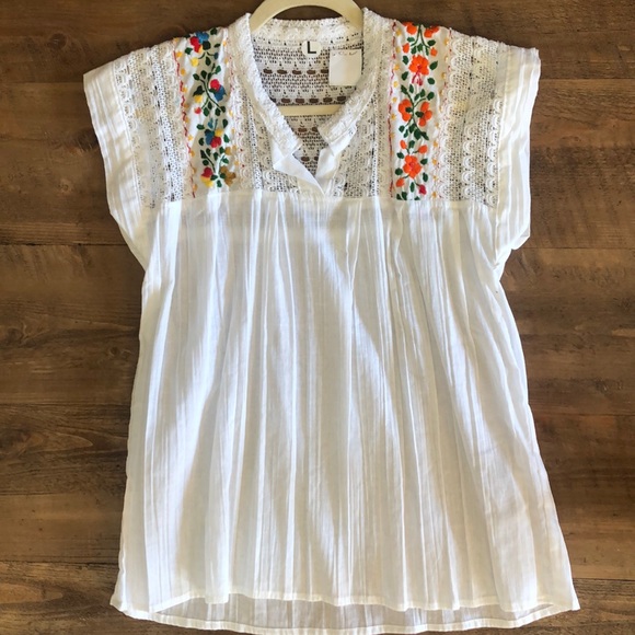 New Mexican Floral Embroidered Blouse Crochet Back - Picture 3 of 10